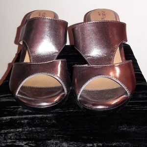 Sofft Silver high heel platform sandal NWOT